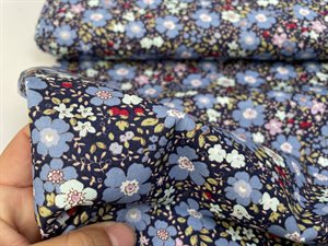 Patchwork stof - yndig med farvede blomster i marine